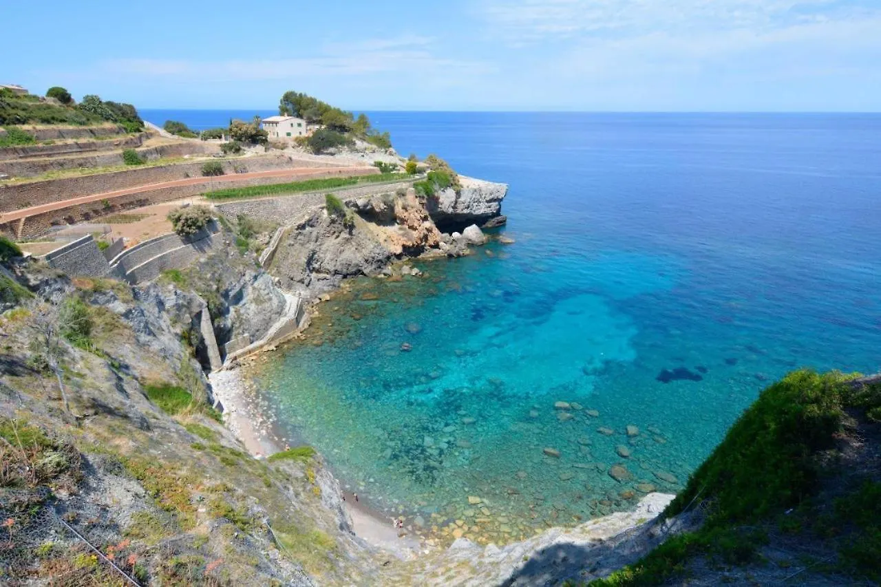 Can Busquets - Tramuntana Suite Banyalbufar Bed & Breakfast