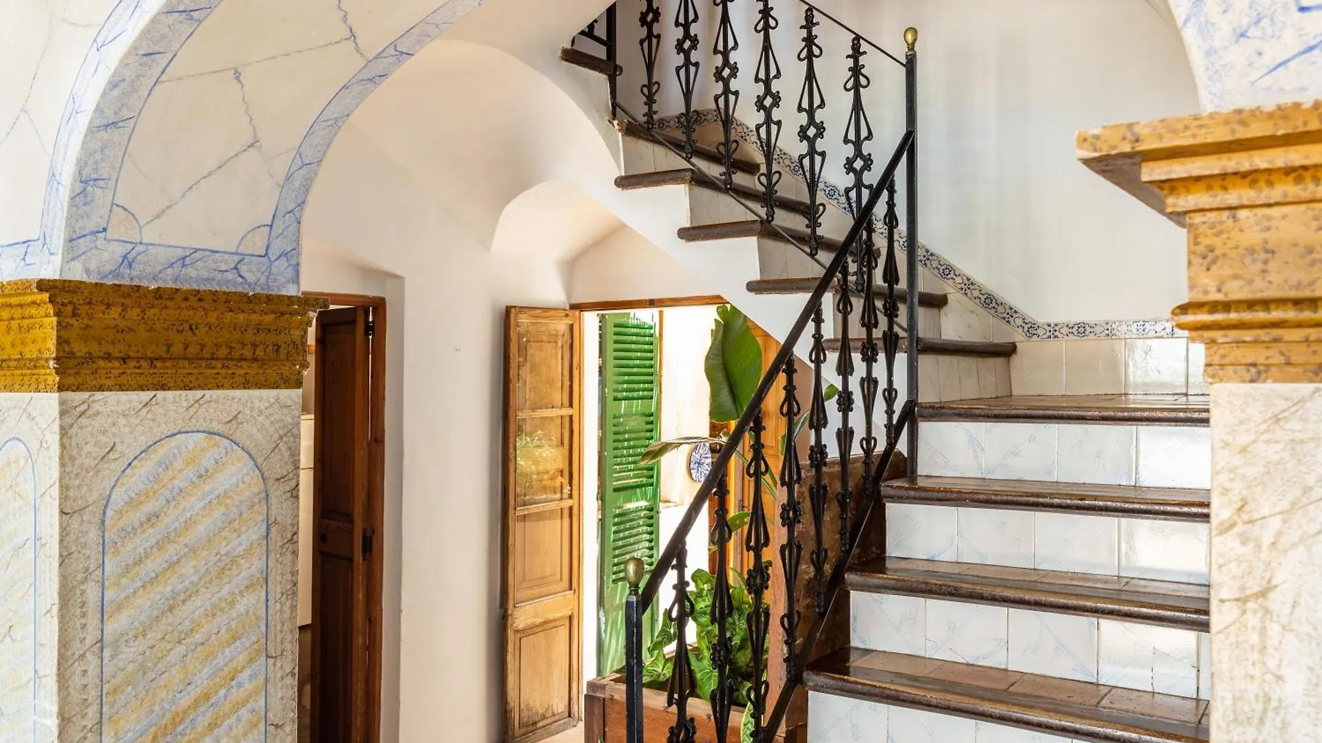Can Busquets - Tramuntana Suite Banyalbufar Bed & Breakfast
